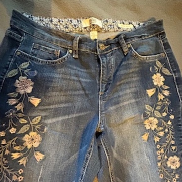 American Vintage Denim - Vintage America Blues Bestie Jeans Skinny Floral Embroidered Denim Size 8/29 R